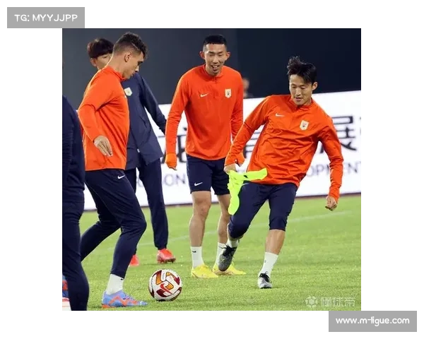 世青赛赛前训练有序进行，各国选手适应场地